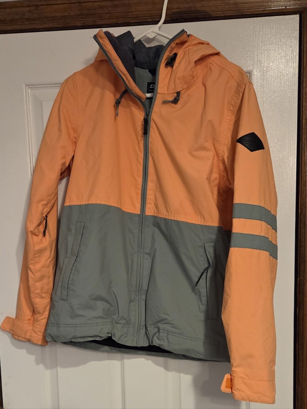 Dakine Juniper Snowboard Ski Woman's Jacket Size Medium  Melon Sage Color Block